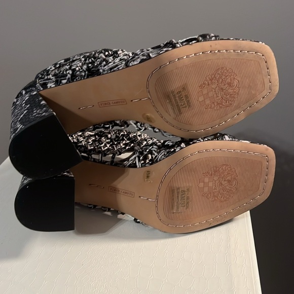 Vince Camuto Arindal Cut Out Peeptoe Bootie New Without Tag Women’s size 6&1/2 M - Picture 8 of 14